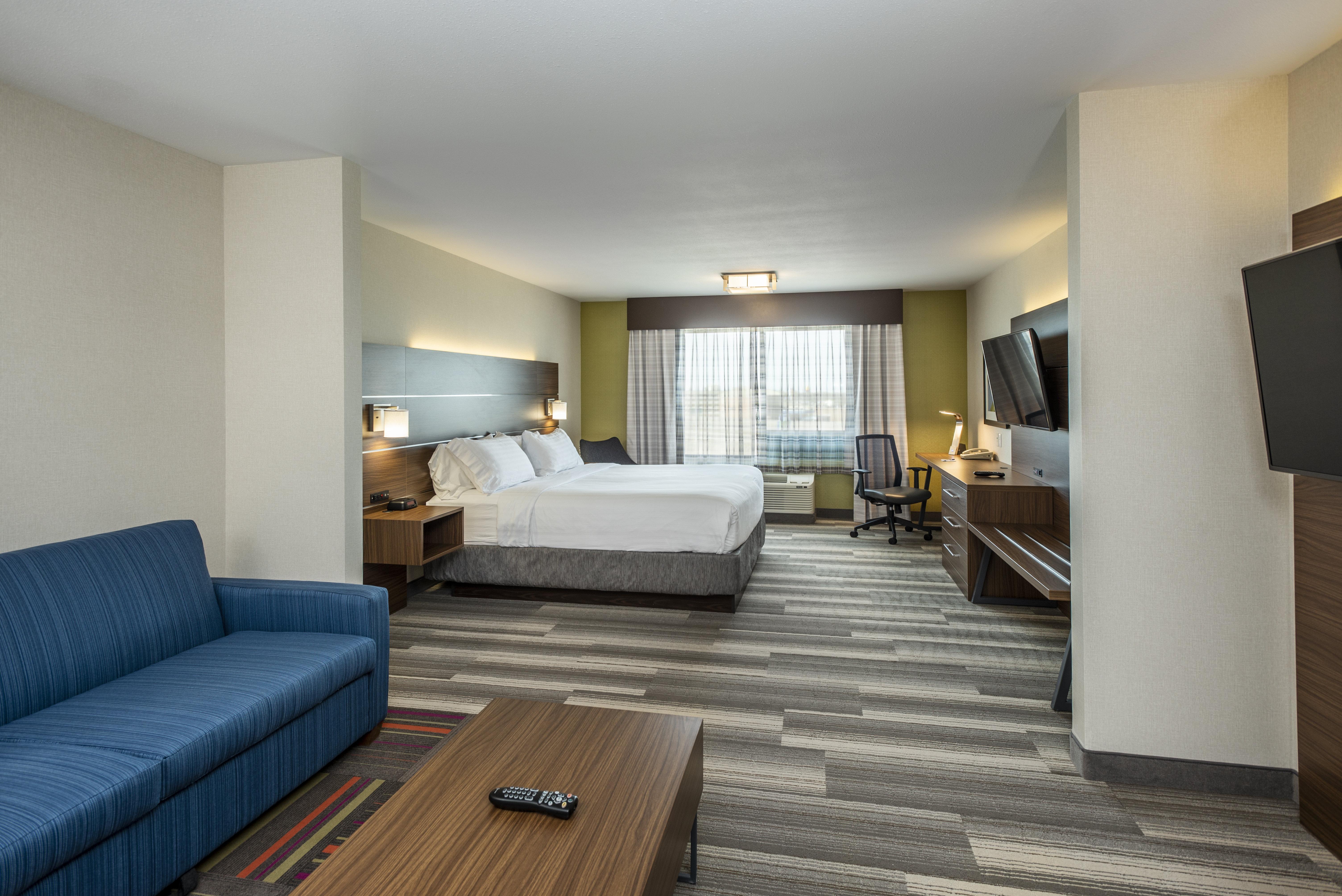 Holiday Inn Express & Suites Medicine Hat By Ihg Exterior photo