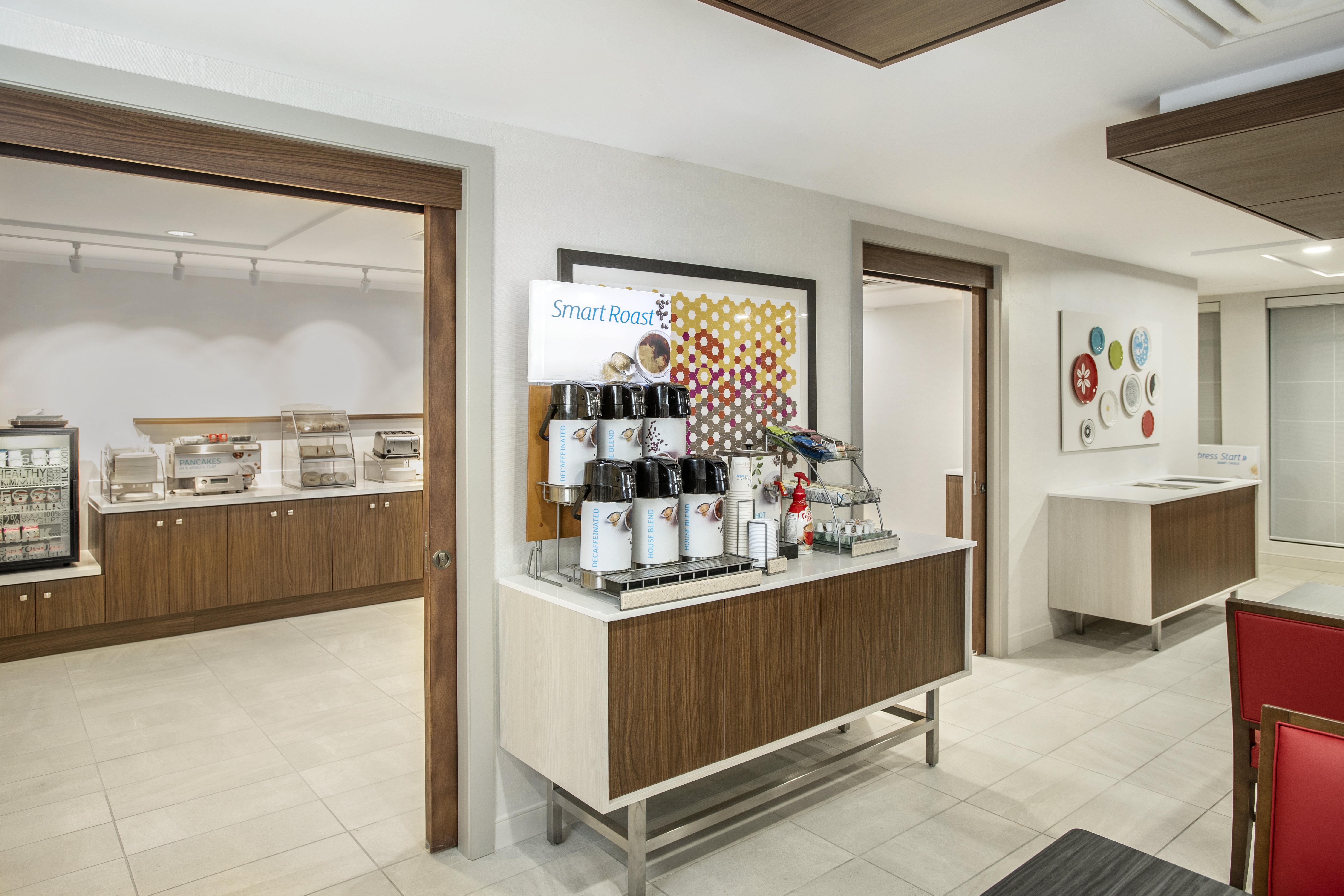 Holiday Inn Express & Suites Medicine Hat By Ihg Exterior photo