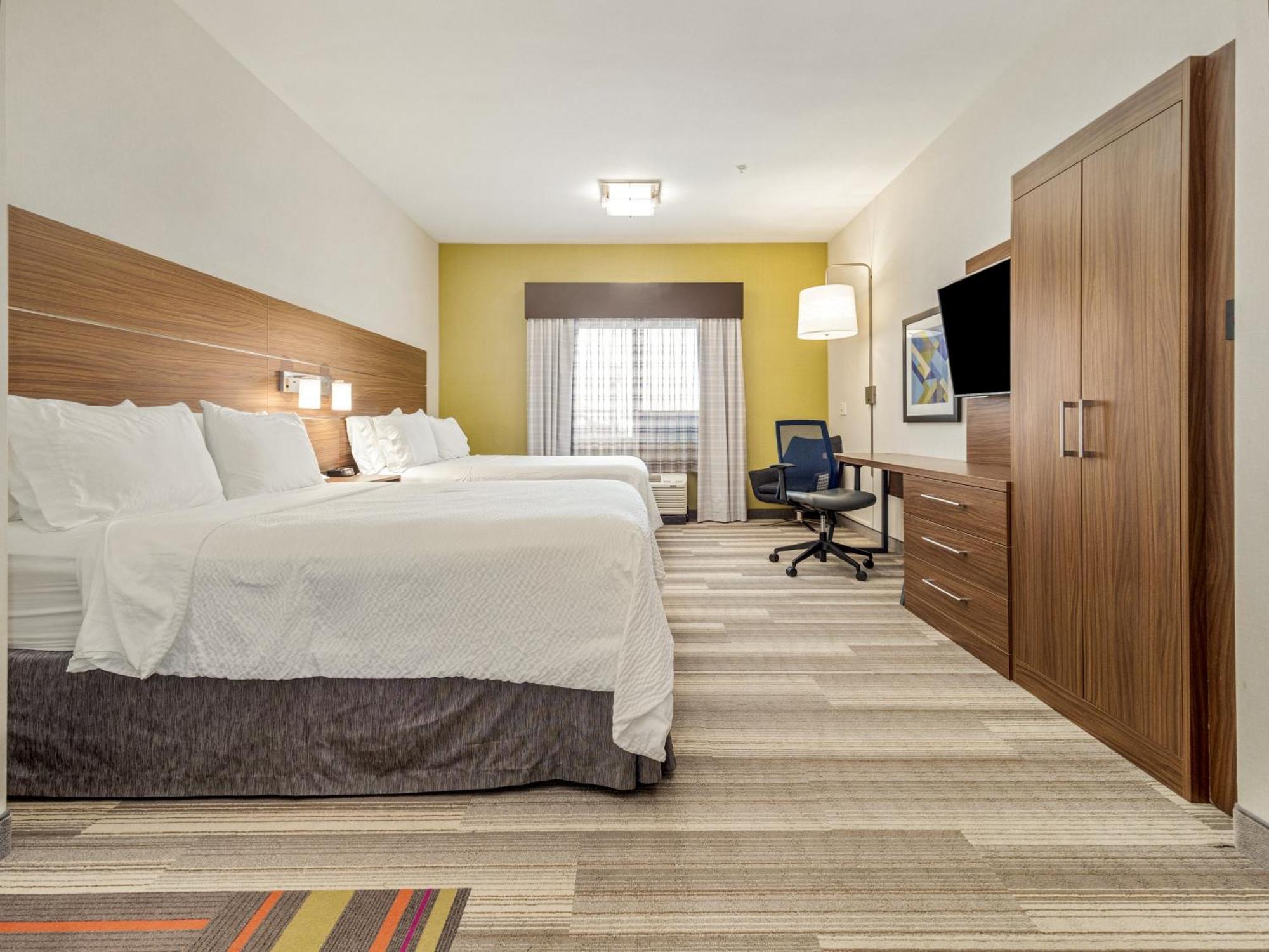 Holiday Inn Express & Suites Medicine Hat By Ihg Exterior photo