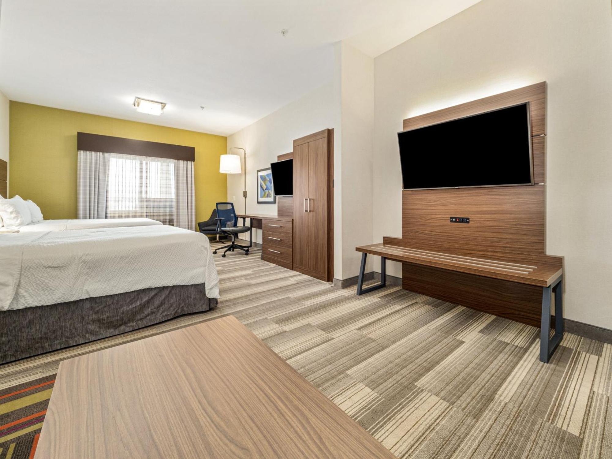 Holiday Inn Express & Suites Medicine Hat By Ihg Exterior photo